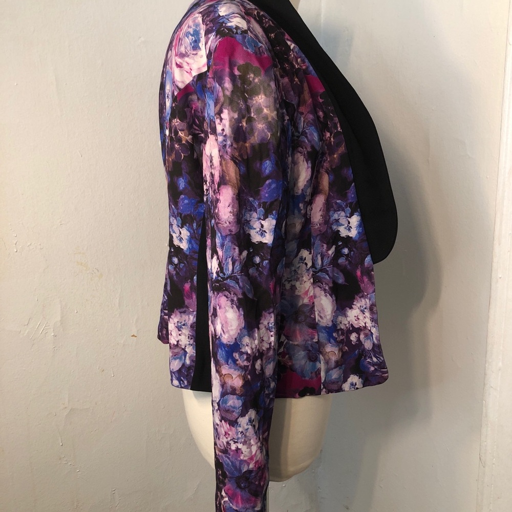 Cache Black Trim With Flowers Blazer Size 2 - image 3